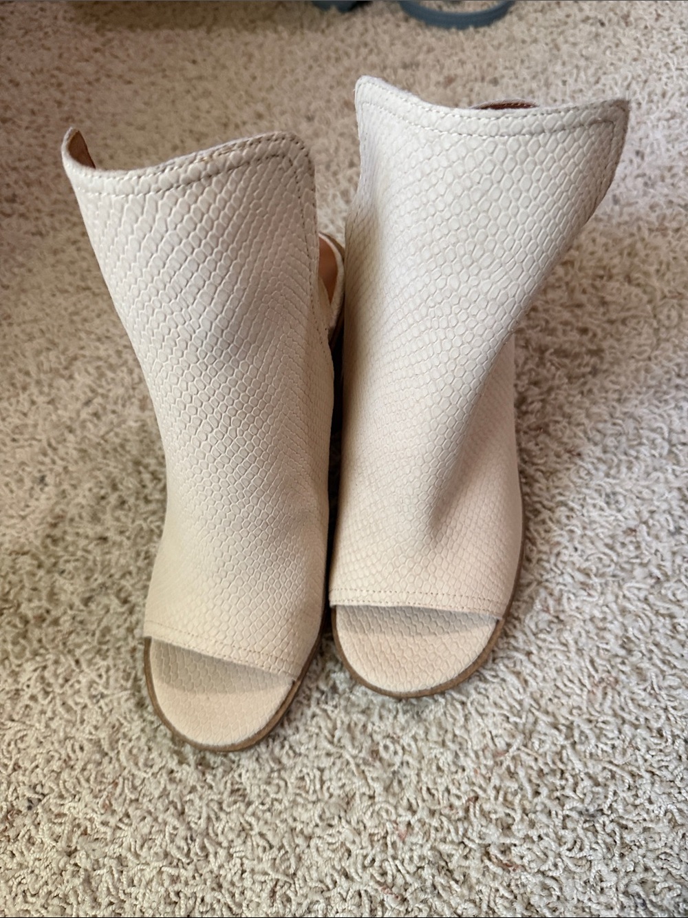 Lucky Brand Beige Textured Open-Toe Heeled Booties
